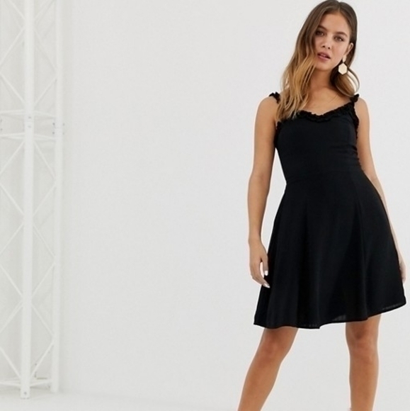 New Look Ruffle Edge Sundress - Picture 1 of 4
